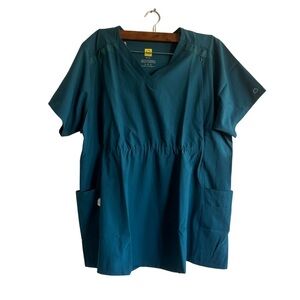 NWT Wink short sleeves women's scrub top size L